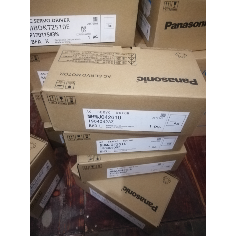 Panasonic MINAS A5 MHMJ042G1U Servo Motor 200V 400W - High Precision Industrial Automation